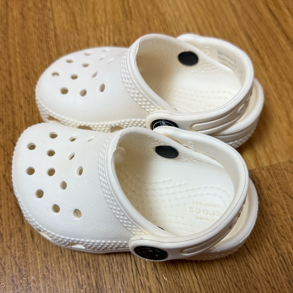 CROCS Kids White Shoes - Picture 4 of 4